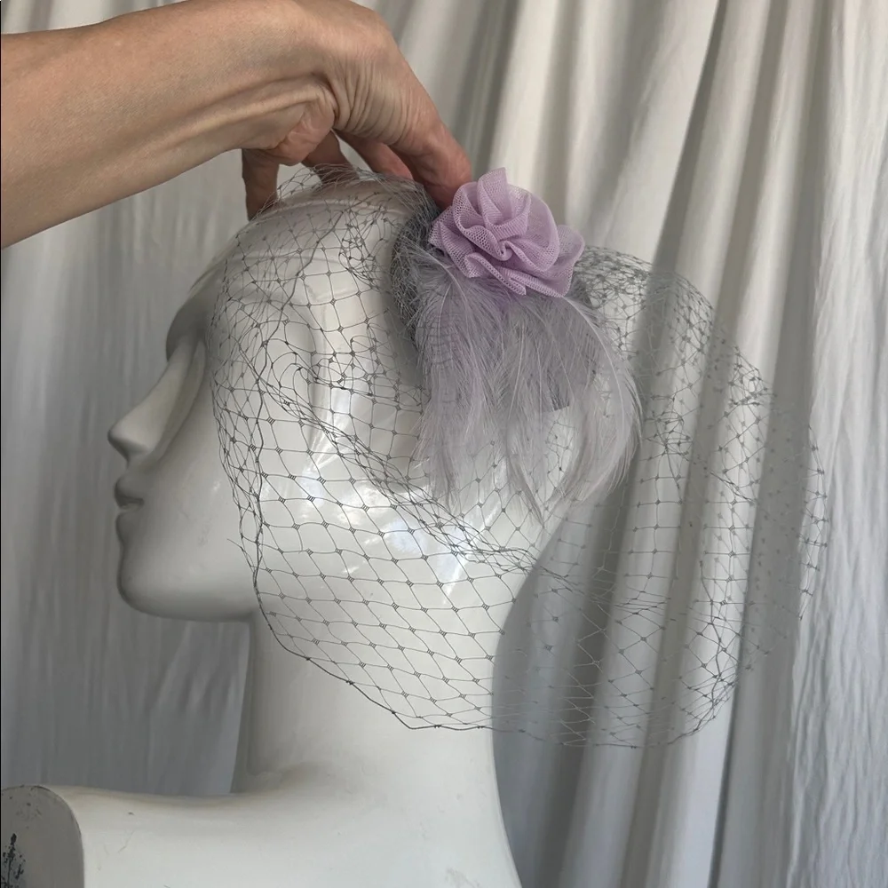 Fascinator Net Veil Flower Feathers embellished Lightest grey and Lilac Vintage - Picture 6 of 8